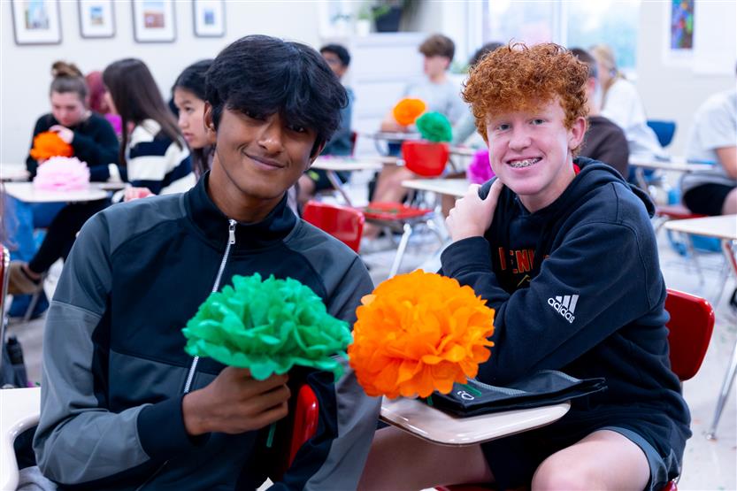 Students make a tapete